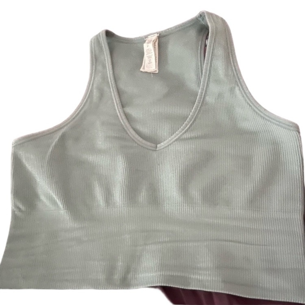 Athleta Transcend Seamless Ribbed V Neck Crop Tank Bra Sage Green XS Yoga Sport